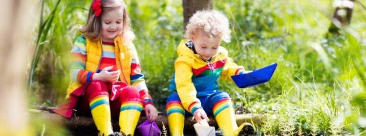 Perfekt für Schmuddelwetter: Regenkleidung für Kinder Zum Spielen und Matschen: Regenkleidung für Kinder