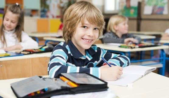 Füller, Stifte und mehr: Das kommt in die Schultüte Federmäppchen & Co. gehören auch zu beliebten Geschenken zum Schulanfang