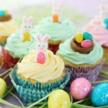 Ostercupcake mit Hase und Eiernest Ostercupcake mit Deko